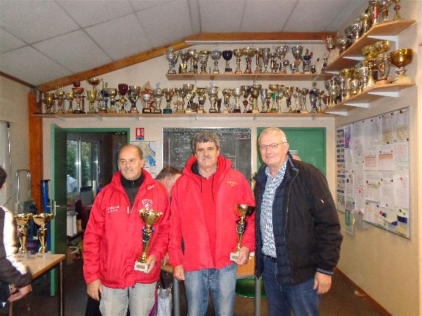 Norbert et René (SVCP), vainqueurs du Vétéran avec J.M. Vilain