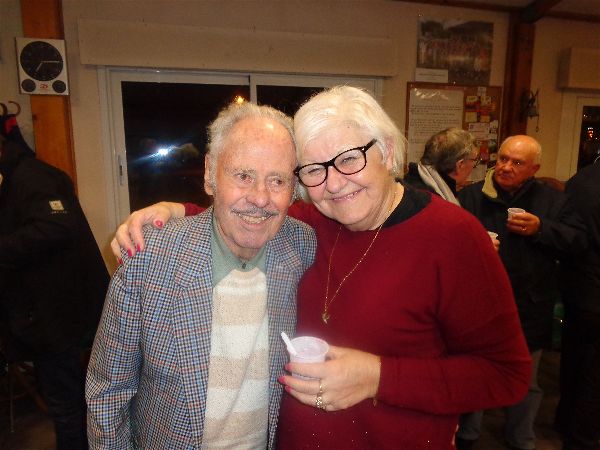 Claude Perruchaut avec Christiane Délas lors de la fiesta organisée à la SVCP pour ses 90 ans (et ceux de Paul Huré)