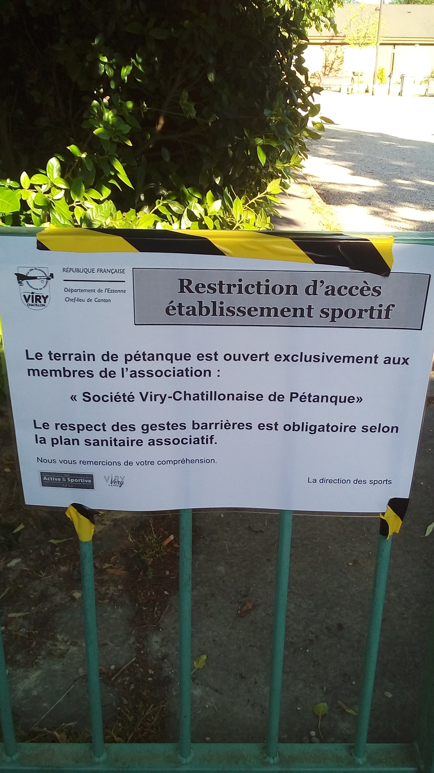 L'affiche scotchée sur les barrières du bolodrome par la Direction des Sports le 18.05.2020