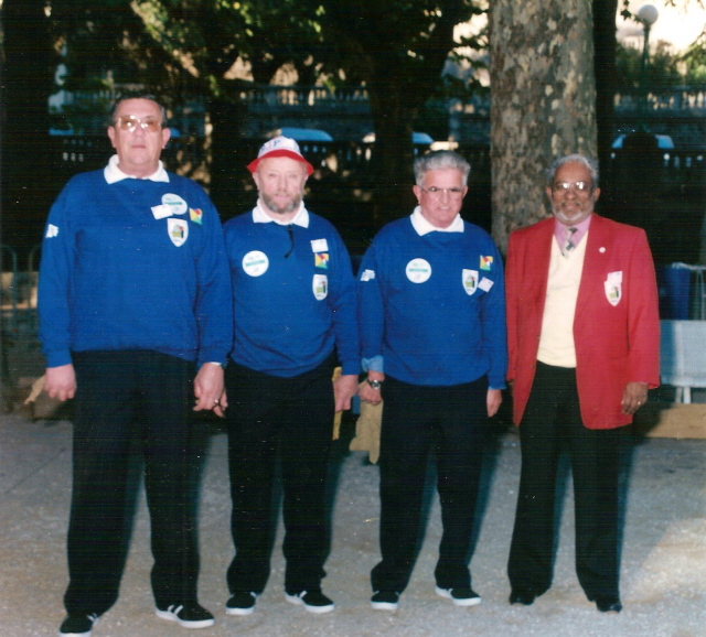 Guy, Roger et André à Vals les Bains (07) en compagnie de Joseph Victor (Comité de l'Essonne)