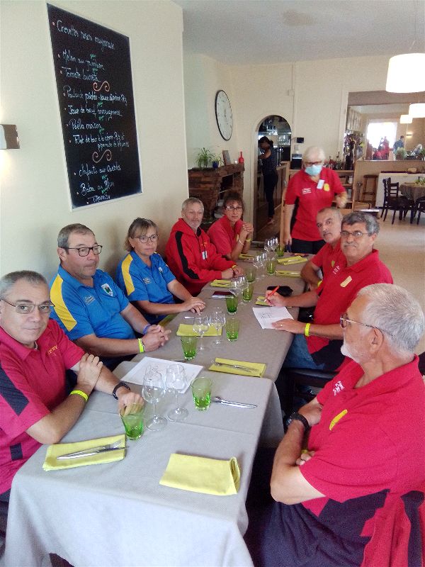 Bruno, Louis, Isabelle, Richard, Annie, Christiane Fernando, René et Yves "Chez Jacqueline"