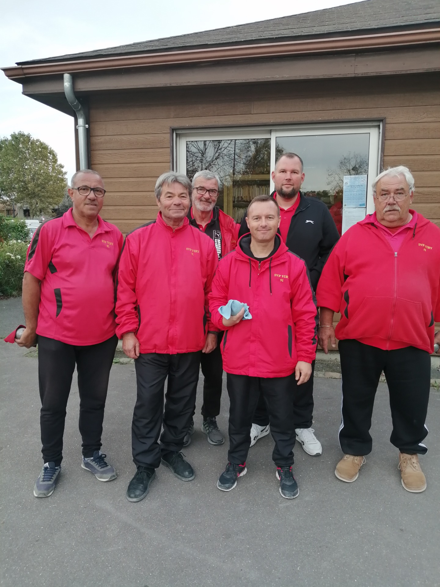 Mourad, Giuseppe, Christian, Stéphane, Guillaume (coach et joueur), Robert, manque Pascal