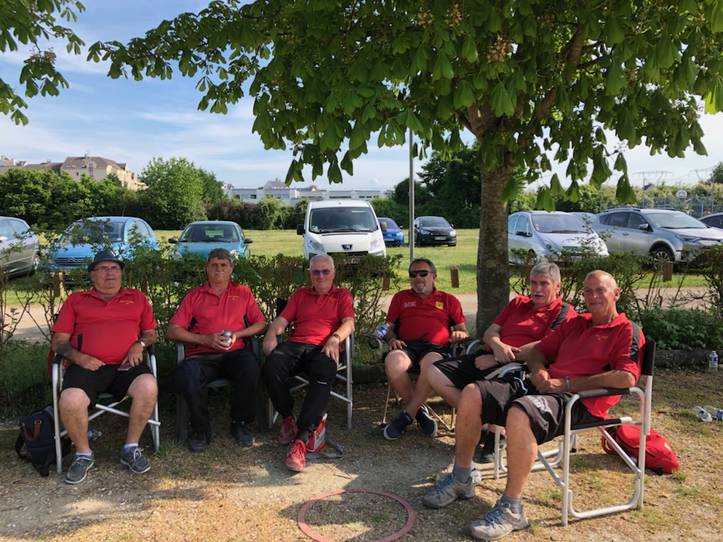 L'équipe SVCP en plein effort : Jean-Marc, René (coach et joueur), Jean-Luc, William, Jean-Michel et Jean-luc