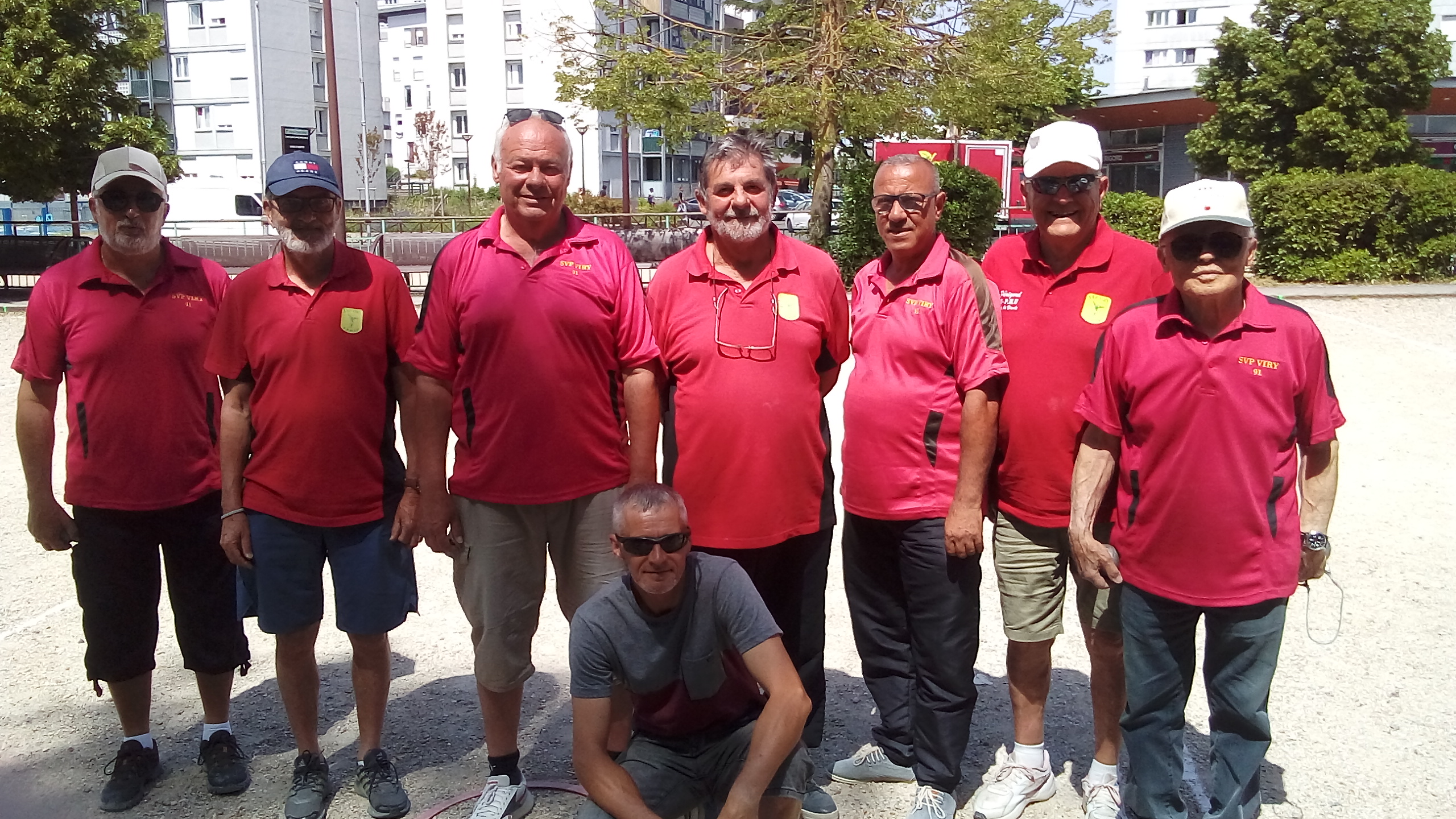 L'équipe SVCP 1 : René, Christian, Michel, Gilles, Mourad, Étienne, Angelo. Accroupi, le coach, Richard Lecomte