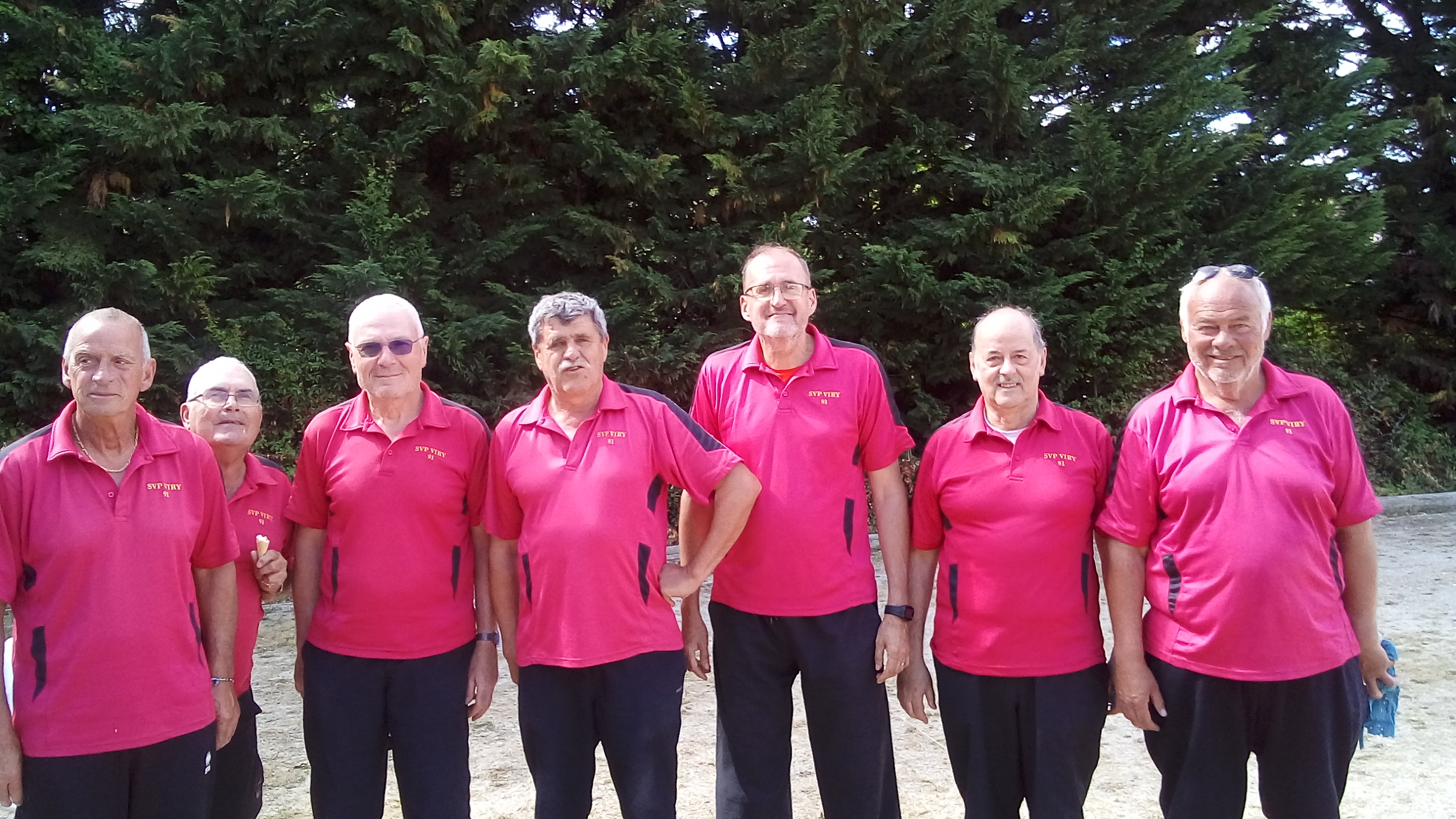 L'équipe SVCP : Jean-Luc, Jean-Marc, Jean-Luc, René (coach et joueur), Didier, Norbert et Michel L'équipe SVCP : Jean-Luc, Jean-Marc, Jean-Luc, René (coach et joueur), Didier, Norbert et Michel