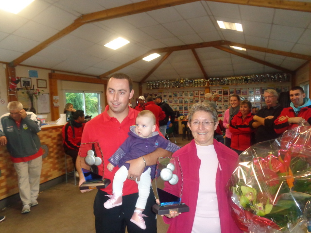 Les vainqueurs du mixte et leur supportrice N° 1