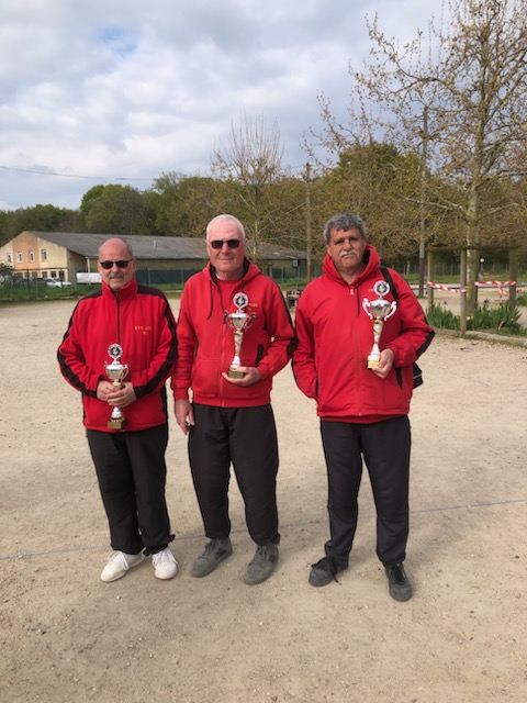 Nono, Jean-Luc et René avec leurs trophées de vice-champion