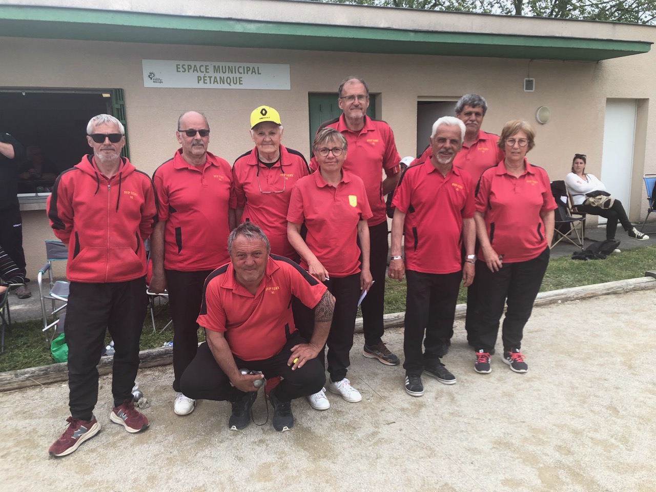 La sélection SVCP : Richard, Norbert, Christiane, Isabelle (coach), Didier, Gilles, René et Fabienne.Accroupi : Vincent