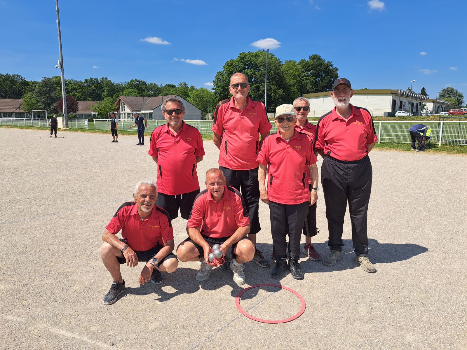 L'équipe SVCP de CDC 3 - Groupe G qui a vaincu Gif sur Yvett et Saint Chéron : William, Didier, Angelo, Richard (coach), Michel. Accroupis : Gilles et Jean-Luc