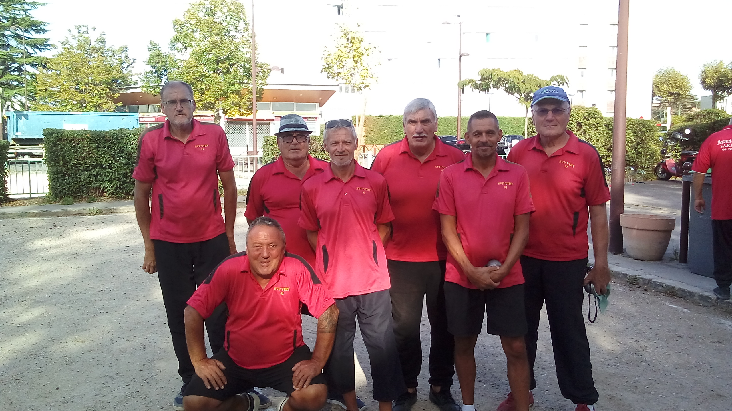 Didier, Jean-Marc, Richard (coach et joueur), Jean-Michel, David et Jean-Luc. Accrouppi : Vincent