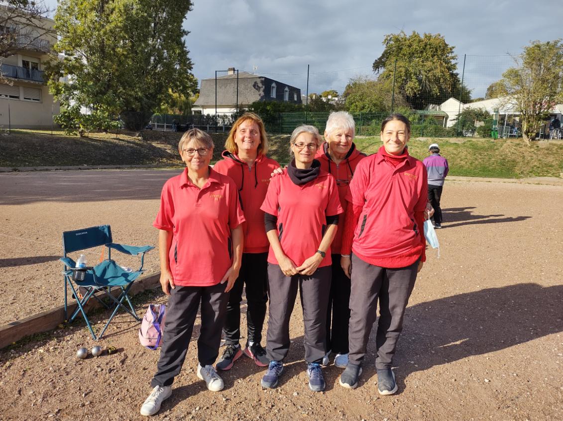 L'équipe SVCP 1 : Isabelle, Karine, Pascale, Christiane (coach) et Valérie L'équipe SVCP 1 : Isabelle, Karine, Pascale, Christiane (coach) et Valérie