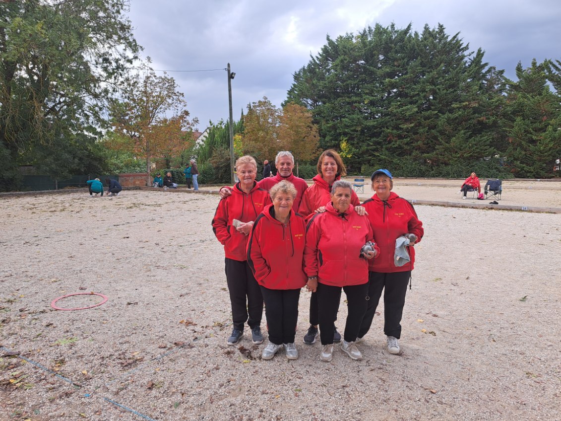 L'équipe SVCP 2 : Annick Vidot, Annick Izanic, Richard Le comte (coach), Nathalie Pietrobelli, Claude Beck et Claudine Louis