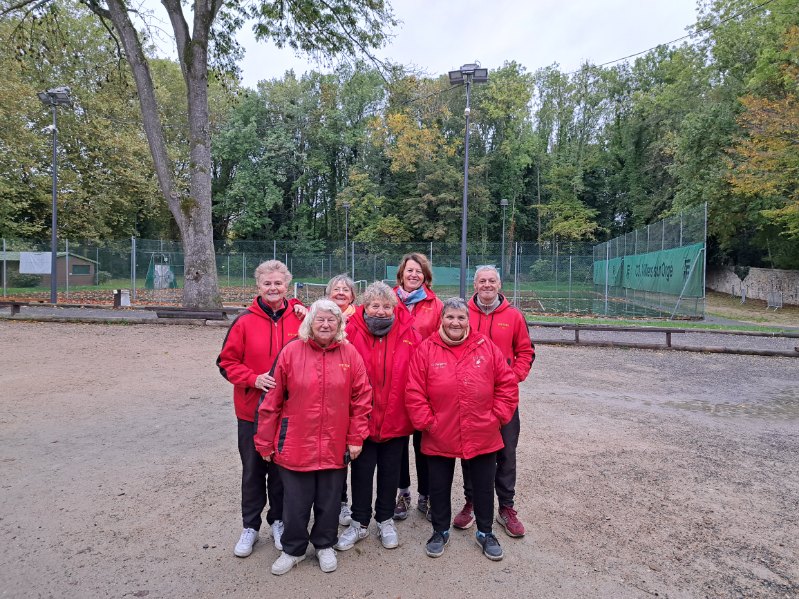 L'équipe SVCP 2 : Annick, Martine, Claudine, Annick, Nathalie, Claude et Richard (coach)