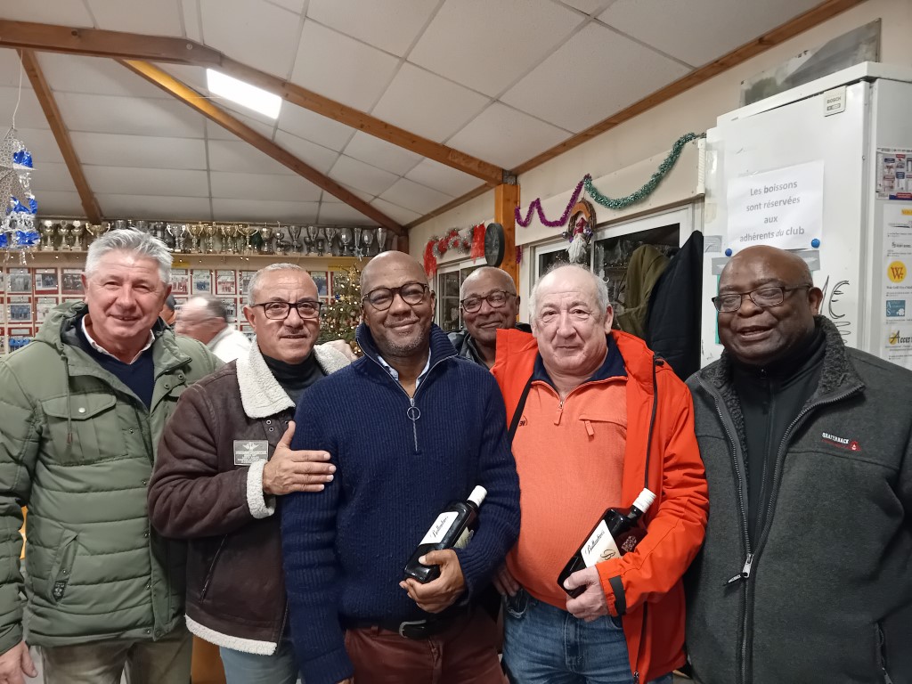 Le podium : Alain (2ème), Mourad (1er), Francis (1er), Hector (3ème), Serge (2ème) et Justin (3ème) Le podium : Alain (2ème), Mourad (1er), Francis (1er), Hector (3ème), Serge (2ème) et Justin (3ème)