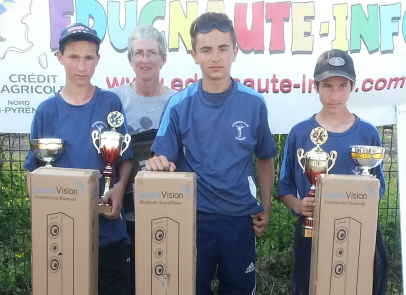 Christopher, Mme Avril (coach), Axel et Johnny