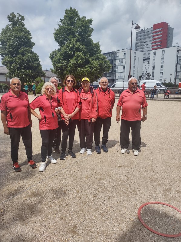 L'équipe SVCP 3 : Patrick, Linda, Guy, Nathalie, Cristiane, Yves (coach et joueur) et Robert