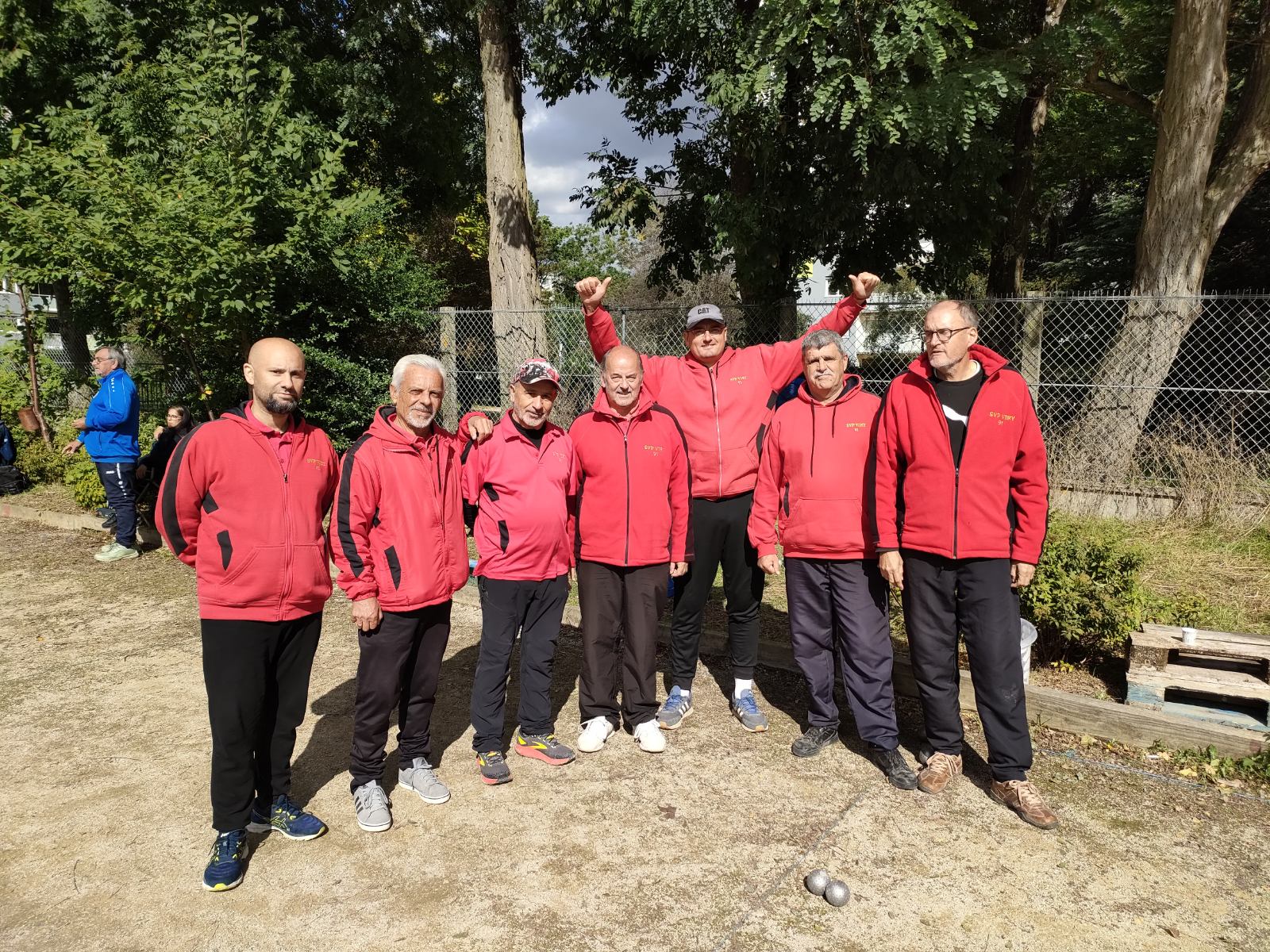 L'équipe SVCP qui jouera encore en CRC 1 en 2025 : Raphaël, Gilles, Alfredo, Norbert, Sébastien, René et Didier (joueur et coach) L'équipe SVCP qui jouera encore en CRC 1 en 2025 : Raphaël, Gilles, Alfredo, Norbert, Sébastien, René et Didier (joueur et coach)