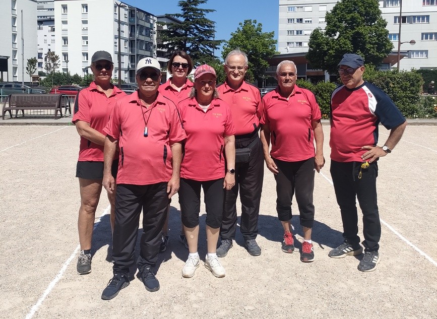 L' équipe SVCP 2 : Marielle, Giuseppe, Nathalie, Marie-France, Patrick Mathien (joueur et coach), Patrick El Mejri et Silvino