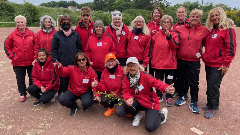 Les 16 féminines SVCP inscrites dans ce championnat. Debout : Annie, Pascale, JIyoung, Annie, Babette, Christiane, Véronique, Nathalie, Fabienne, Patrycja, Karine et Marielle,. Accroupies : Popi, Luisa, Florence et Linda.