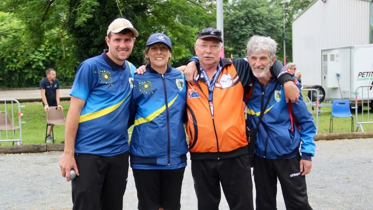 Les champions et leur coach : Jérémy Vasseur, Valérie Santo, Éric Haméon (coach) et Bertrand Houquet