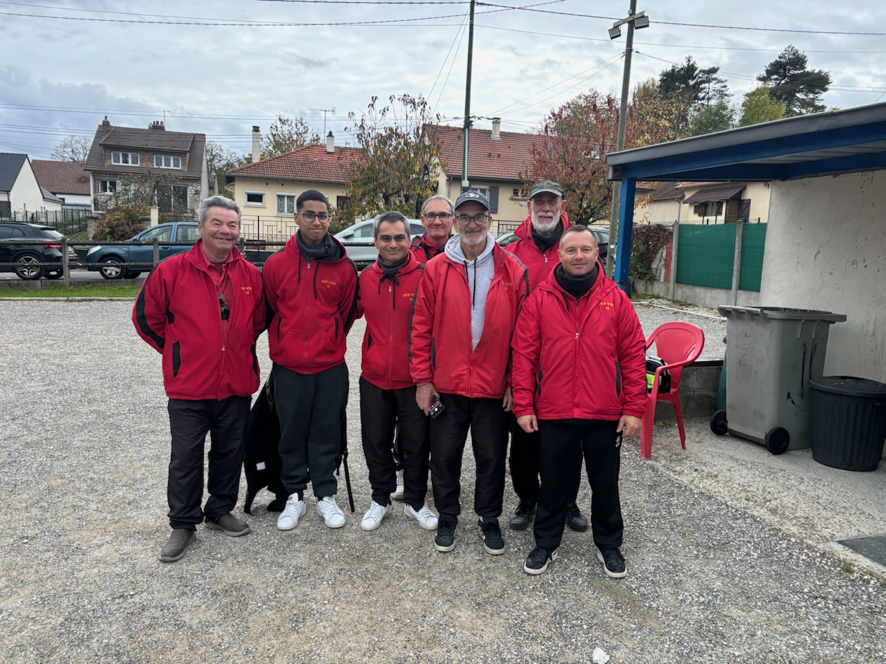 L'équipe SVCP 3 : Giuseppe, Kilian, Patrick, Daniel, Christian (joueur et coach), Michel et Stéphane L'équipe SVCP 3 : Giuseppe, Kilian, Patrick, Daniel, Christian (joueur et coach), Michel et Stéphane