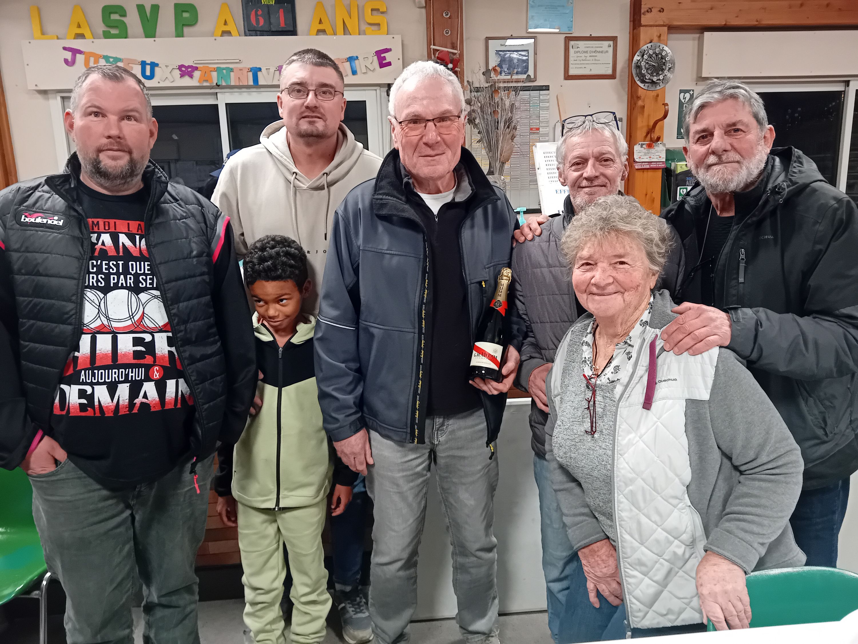 Le podium : Guillaume et Sébastien (3ème), Aaron en "guest star", Jean-Luc et Richard (2ème) et Annick et Gilles (1er)