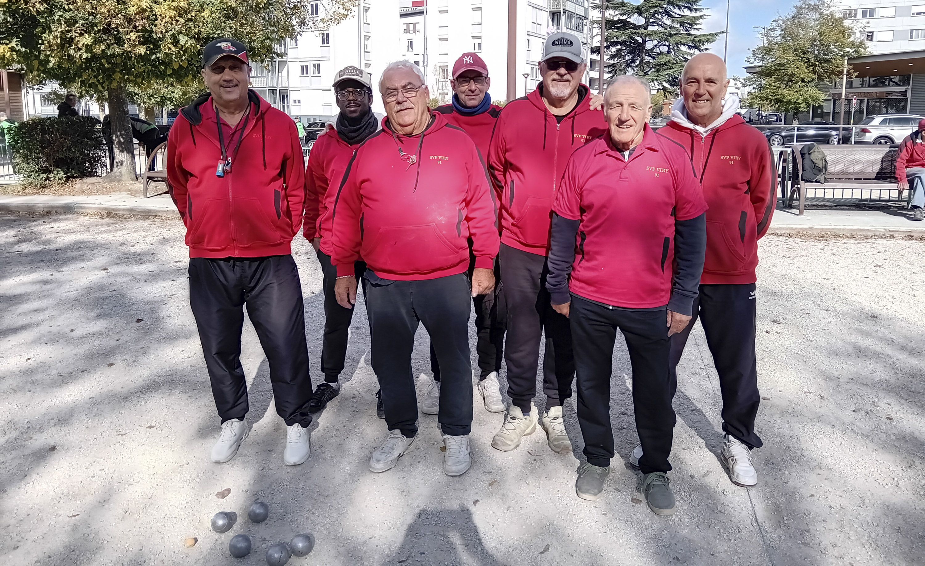 L'équipe SVCP 5 : Tommaso, Mickaël Mouney, Robert, Mickaël Duley, Lionel, Jean-Louis et Gilbert (coach et joueur)