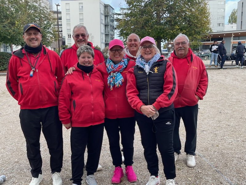 Tommaso, Lionel, Nathalie, Linda, Gilbert, Véronique et Robert. Manque Florence (joueuse et coach)