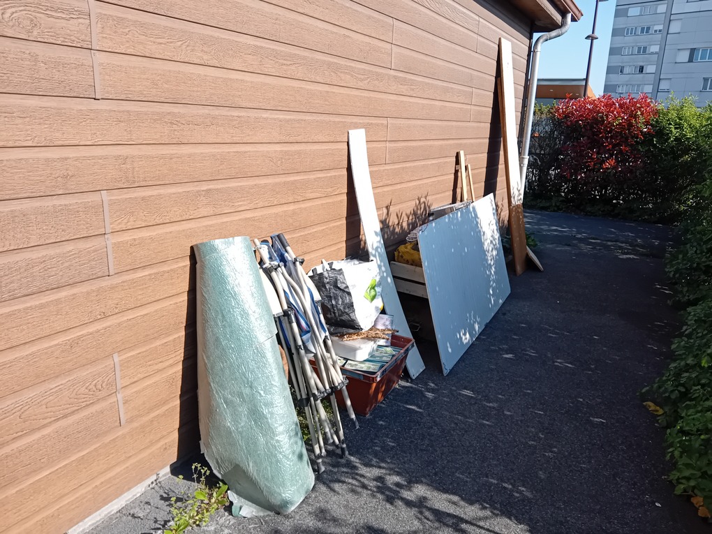 Aménagement du chalet / Nettoyage des tribunes Aménagement du chalet / Nettoyage des tribunes