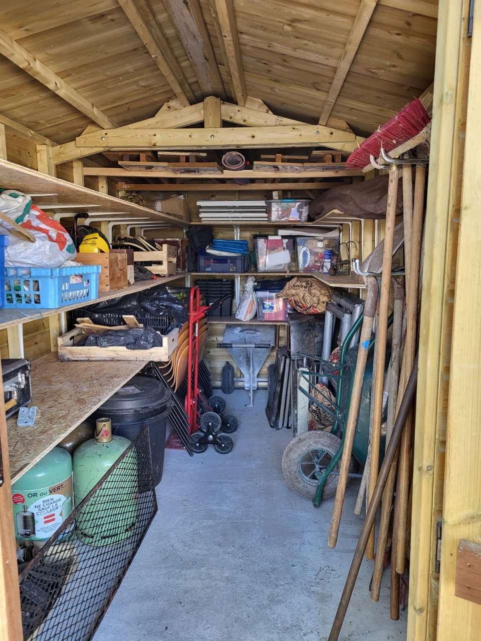 Aménagement du chalet / Nettoyage des tribunes Aménagement du chalet / Nettoyage des tribunes