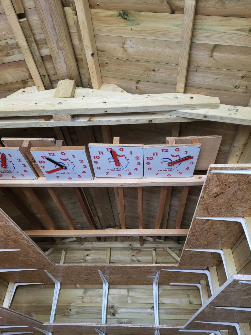 Aménagement du chalet / Nettoyage des tribunes Aménagement du chalet / Nettoyage des tribunes