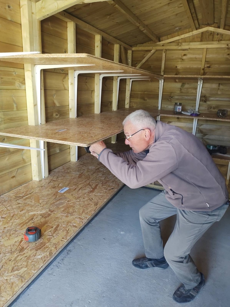 Aménagement du chalet / Nettoyage des tribunes Aménagement du chalet / Nettoyage des tribunes