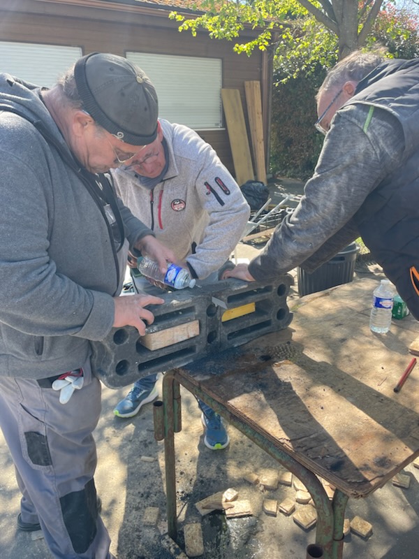 Aménagement du chalet / Nettoyage des tribunes Aménagement du chalet / Nettoyage des tribunes