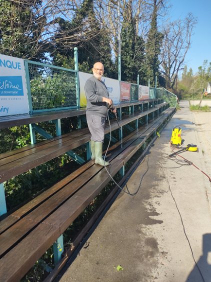 Aménagement du chalet / Nettoyage des tribunes Aménagement du chalet / Nettoyage des tribunes