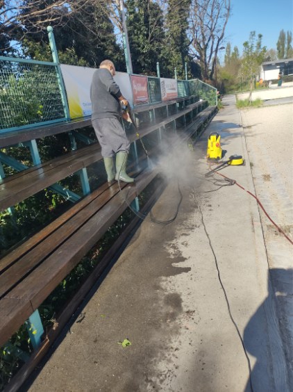 Aménagement du chalet / Nettoyage des tribunes Aménagement du chalet / Nettoyage des tribunes