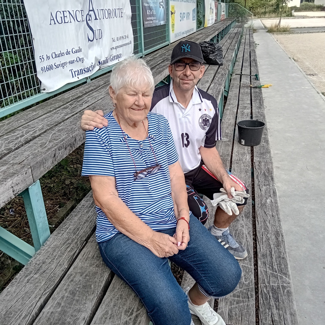 Ramassage de déchets et désherbage Ramassage de déchets et désherbage