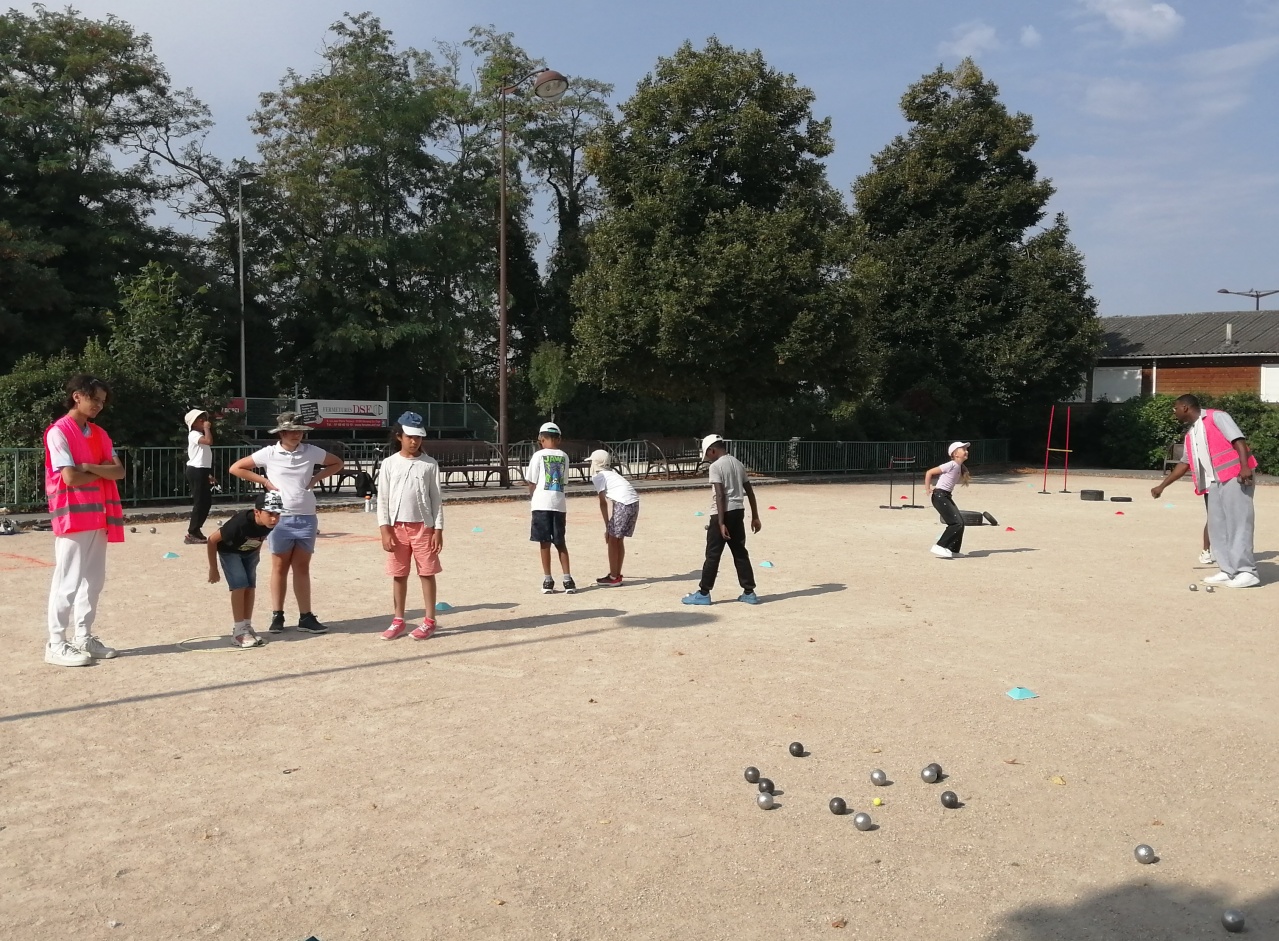 Animation pétanque pour le CLE