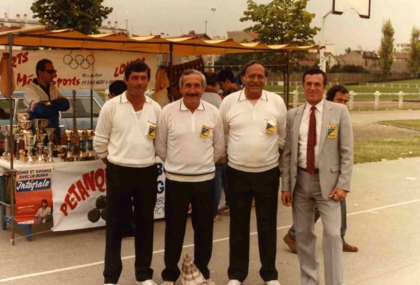 L' équipe des P.P.A. qualifiée au CDF 1985 au BOURGET : Henri PILONE - Maxime BORGOGNO - Pierre ANGELINI acompagné d' Edgar GUIBILATO