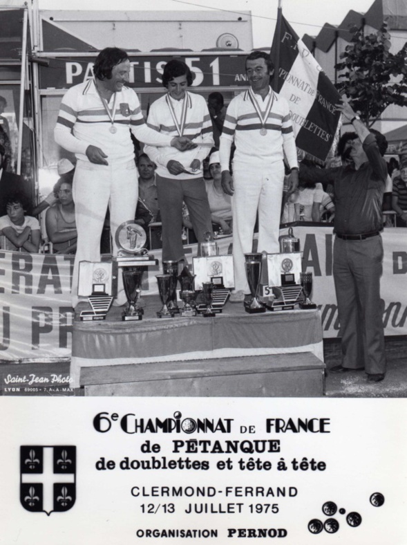 Les champions de France doublettes et individuel de l'année 1975 de gauche à droite Robert LEBEAU - Christian FAZZINO - Jean PAON