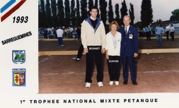 1er championnat mixte avec Maryse DUPUIS ma partenaire pendant 20 ans, nous avons perdu en 1/8 contre MARCHAND et PASSO du 34 1er championnat mixte avec Maryse DUPUIS ma partenaire pendant 20 ans, nous avons perdu en 1/8 contre MARCHAND et PASSO du 34