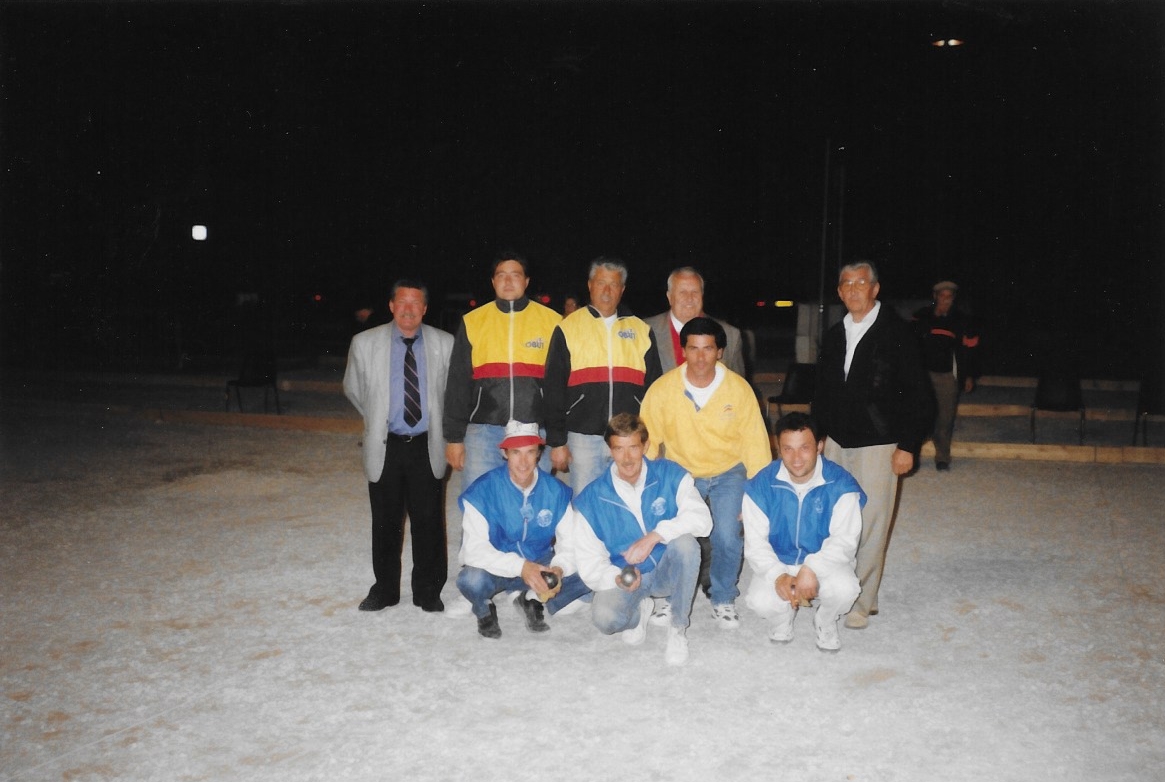 Les 2 équipes finalistes du drapeau fédéral 1998 Les 2 équipes finalistes du drapeau fédéral 1998