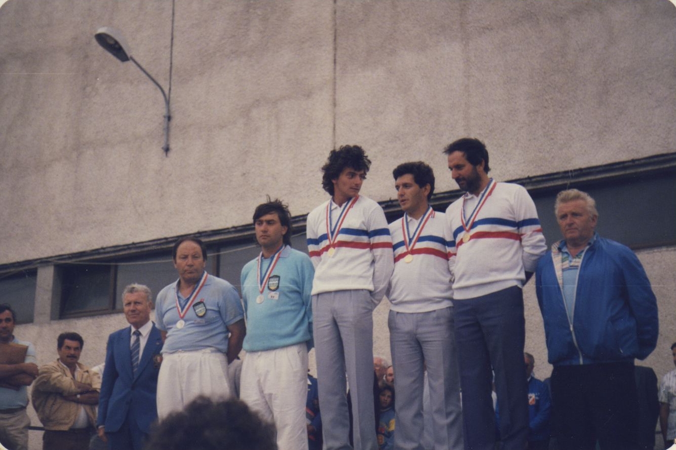 Le podium du championnat de France doublettes et individuels 1986 à ALBI on reconnait de gauche à droite LEBEAU-FOYOT - KASSI-FRAGNOUD et COULOMB Le podium du championnat de France doublettes et individuels 1986 à ALBI on reconnait de gauche à droite LEBEAU-FOYOT - KASSI-FRAGNOUD et COULOMB