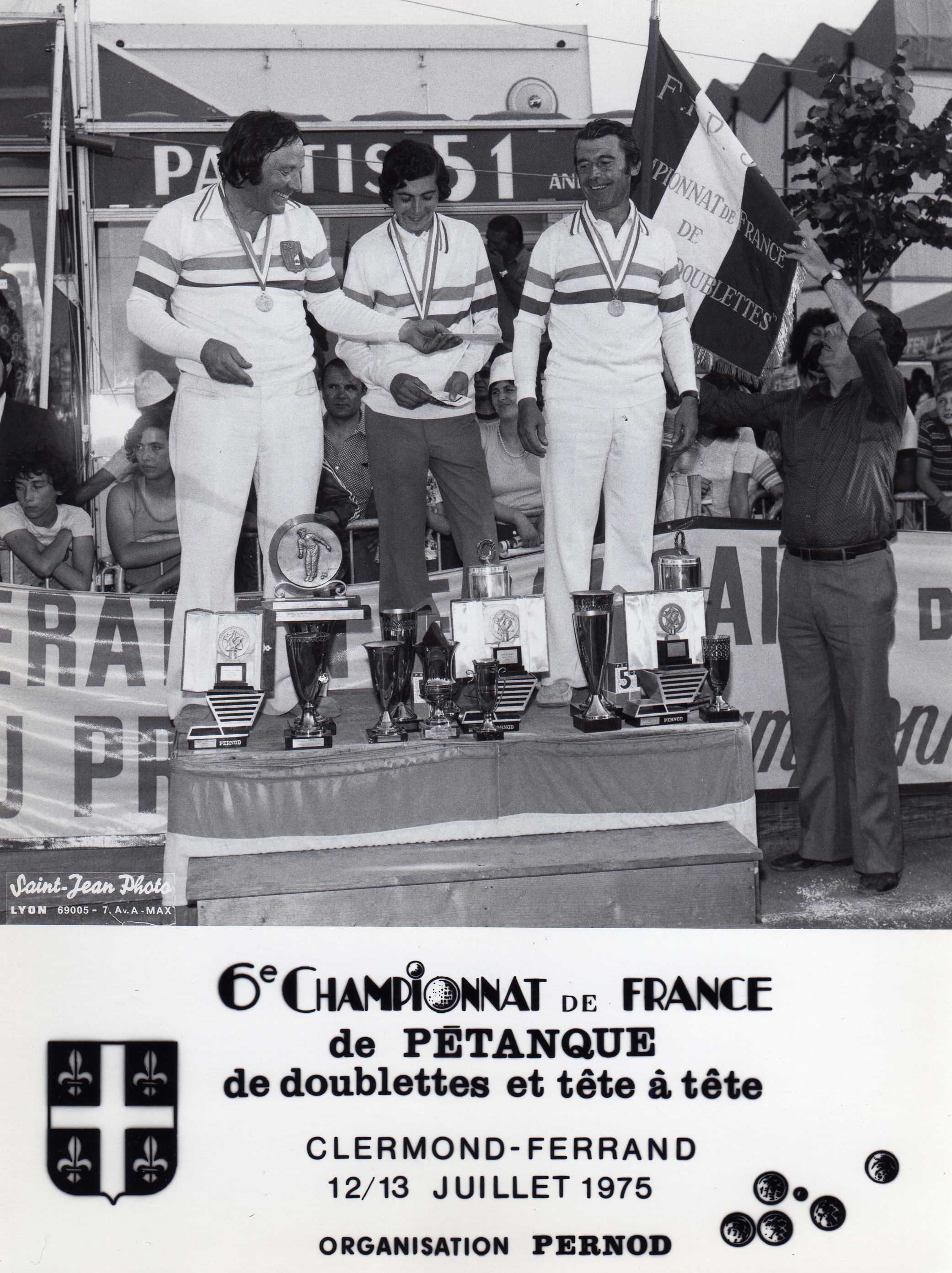 Les champions de France doublettes et individuel de l'année 1975 de gauche à droite Robert LEBEAU - Christian FAZZINO - Jean PAON Les champions de France doublettes et individuel de l'année 1975 de gauche à droite Robert LEBEAU - Christian FAZZINO - Jean PAON