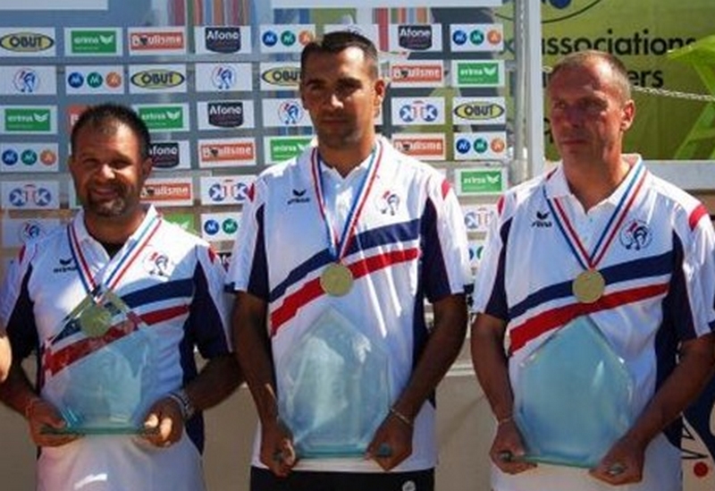 Les champions de France triplettes au Jeu Provençal 2011 > Henri LACROIX, Anthony KERFAH et Thierry TERRENO Les champions de France triplettes au Jeu Provençal 2011 > Henri LACROIX, Anthony KERFAH et Thierry TERRENO