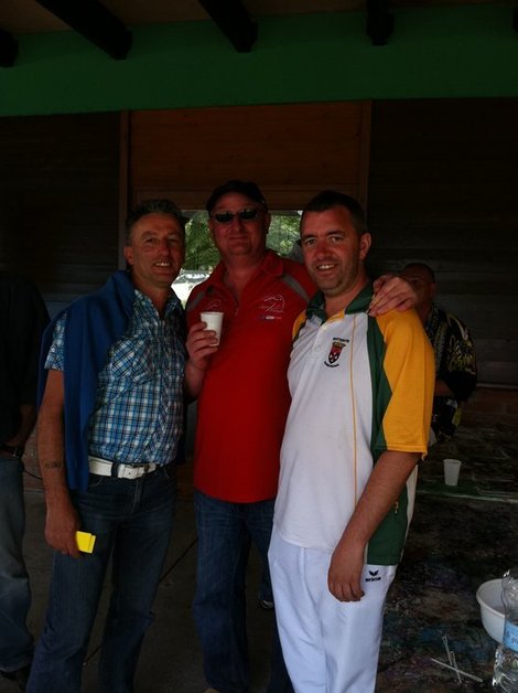 sacré triplette,mais à la chapelle mdr et guytou n'est pas là sacré triplette,mais à la chapelle mdr et guytou n'est pas là