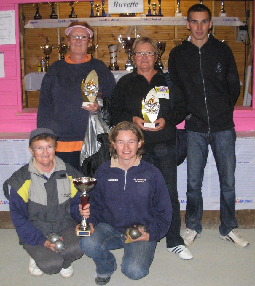 Les finalistes du B  avec ALEXIS qui a tenu la table de main de maitre