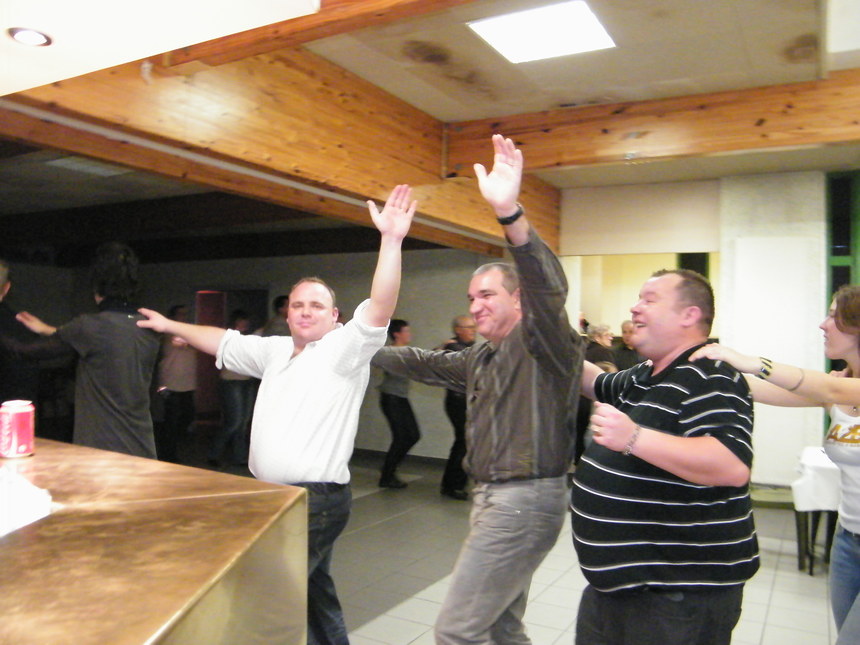 et on lève les bras bien haut et on lève les bras bien haut