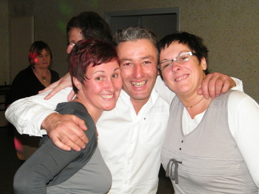 Amar et ses groupies lol !!! quel tombeur Amar et ses groupies lol !!! quel tombeur