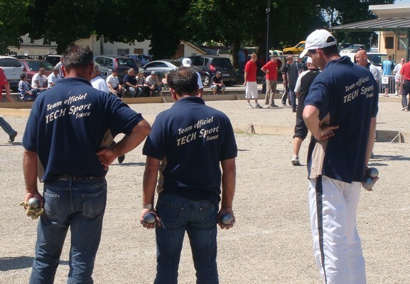 les nouveaux maillots des joueurs du TEAM TECH SPORT les nouveaux maillots des joueurs du TEAM TECH SPORT