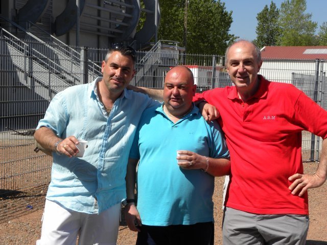 ses amis que je ne connais pas encore ,mais de trés bons contacts ,il en manque un ses amis que je ne connais pas encore ,mais de trés bons contacts ,il en manque un